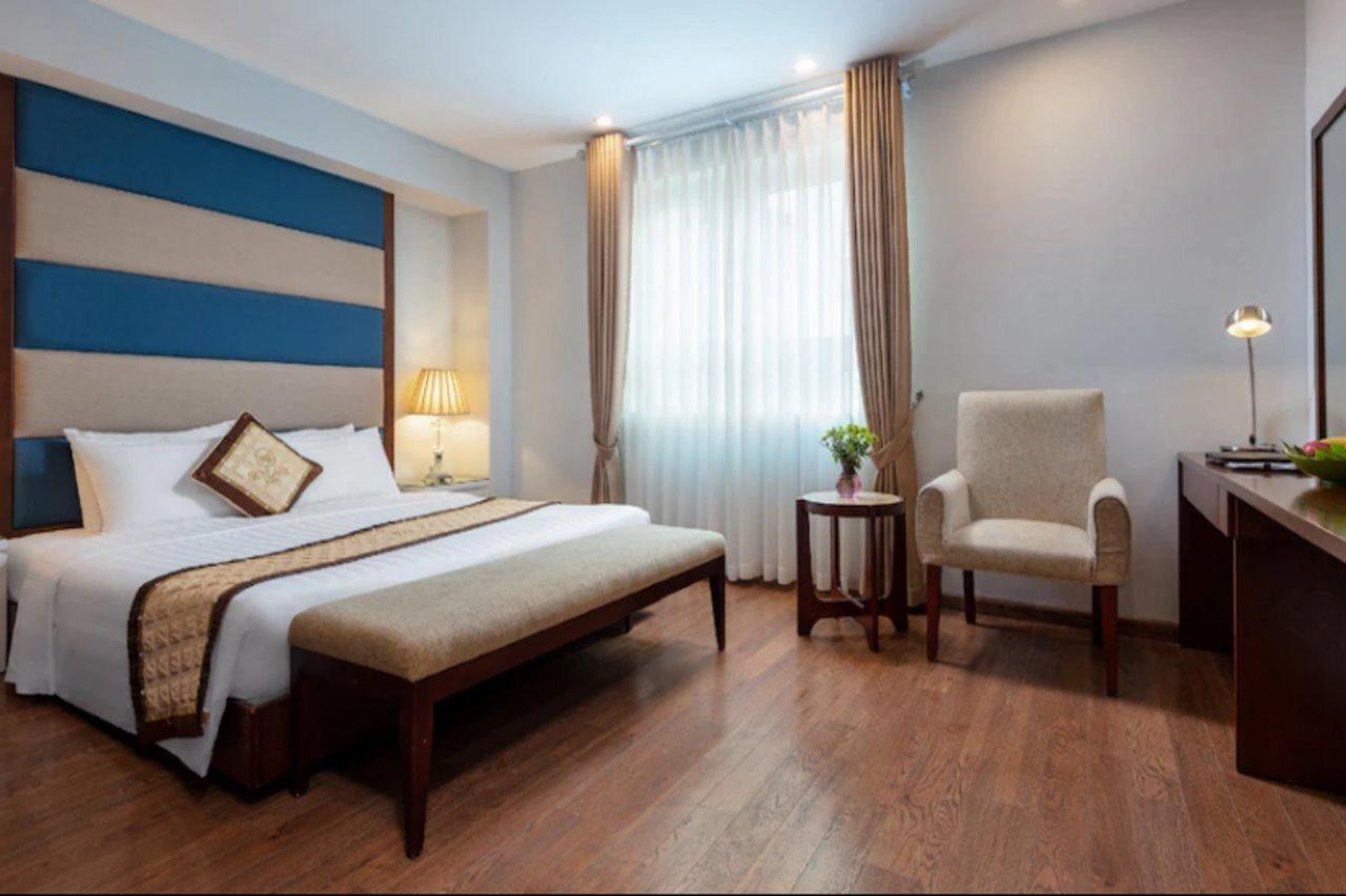Skylark Hotel 4*